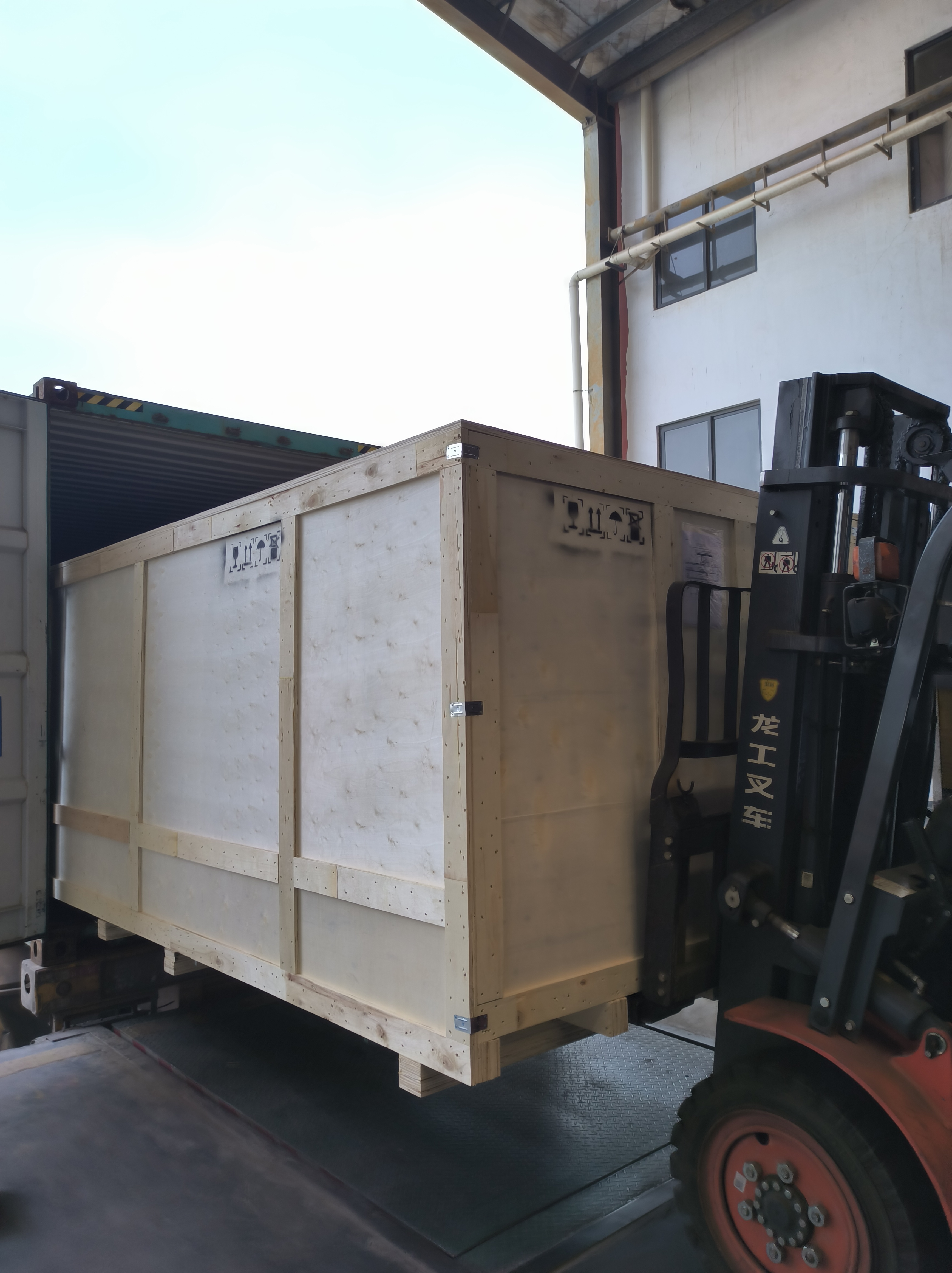 美奇斯13臺龍門式纏繞機揚帆出海(圖2)